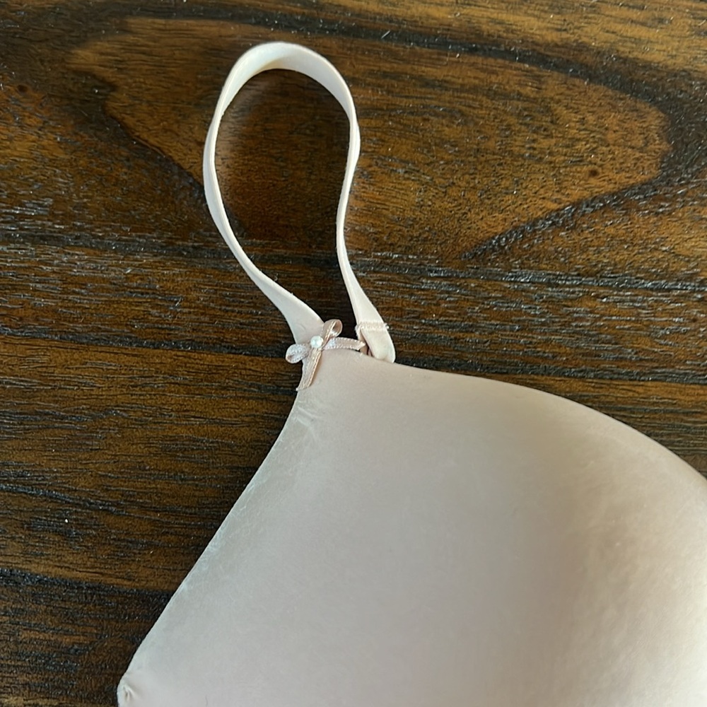Victoria’s Secrete - 34D - Nude Plunge Bra - Picture 5 of 6